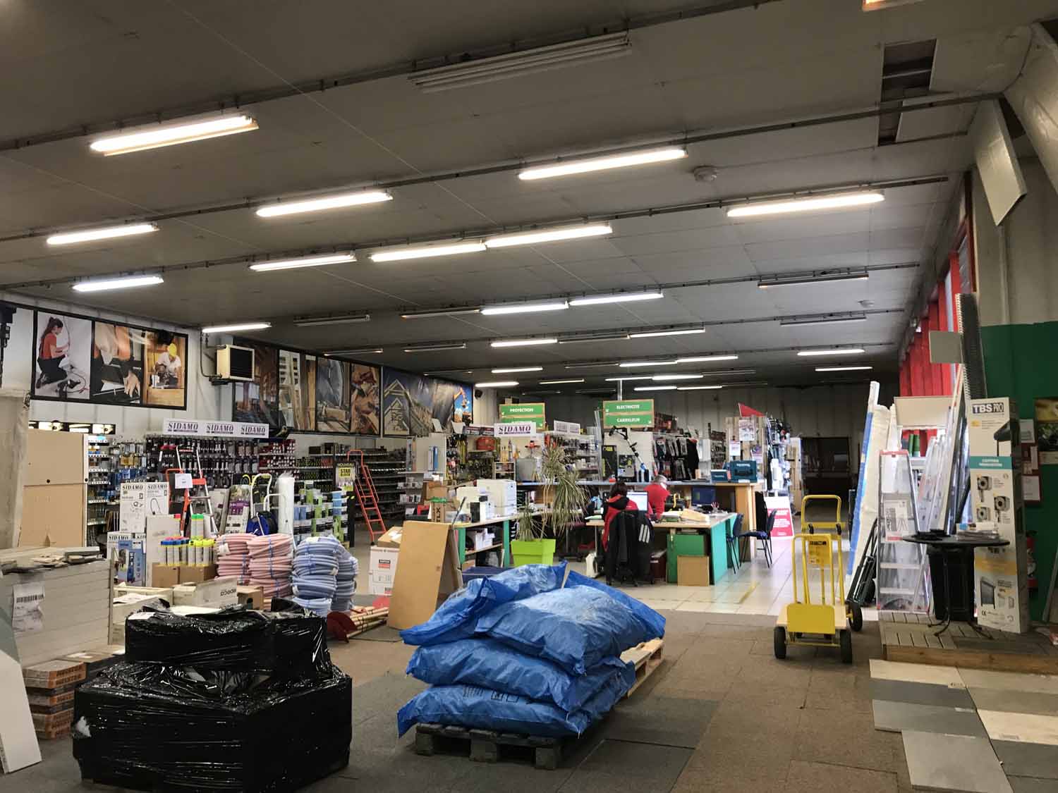Rénovation et désamiantage d'un bâtiment commercial à Frontenex dans l'Ain