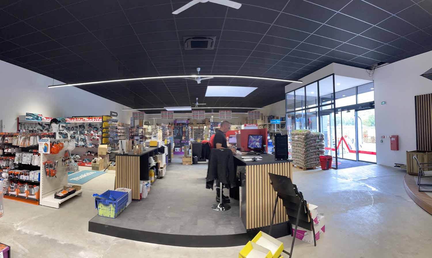 Rénovation et désamiantage d'un bâtiment commercial à Frontenex dans l'Ain