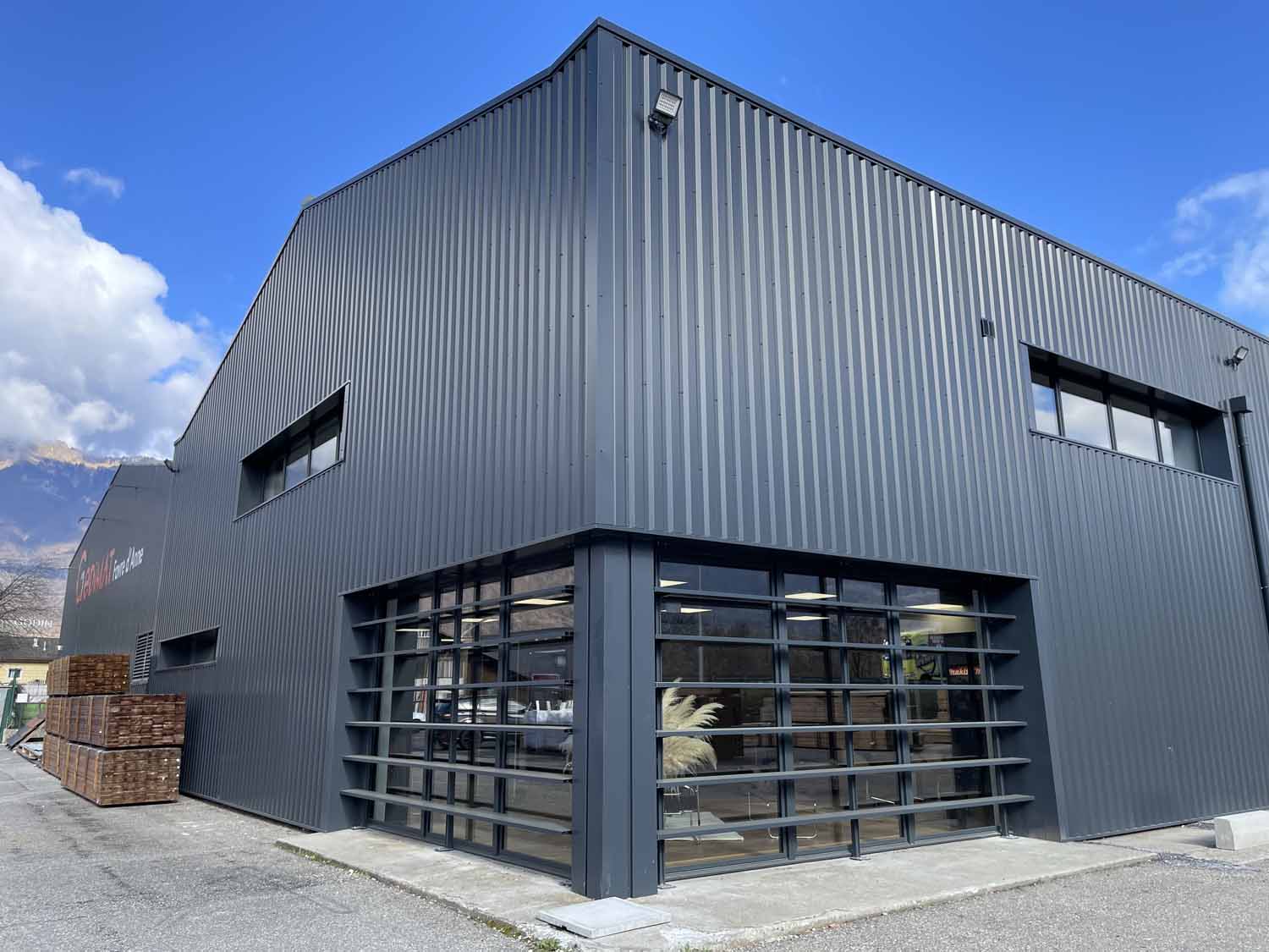 Rénovation et désamiantage d'un bâtiment commercial à Frontenex dans l'Ain