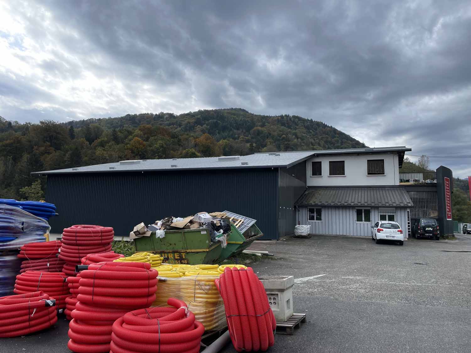 Rénovation et désamiantage d'un bâtiment commercial à Détrier en Savoie