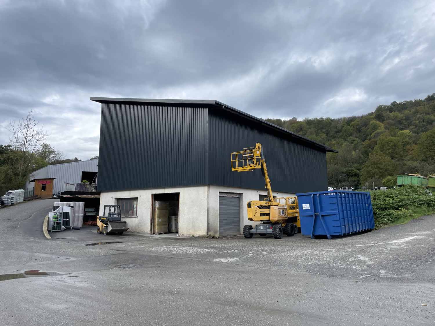 Rénovation et désamiantage d'un bâtiment commercial à Détrier en Savoie